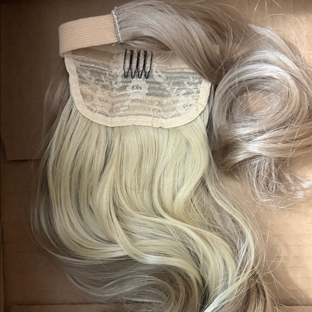 Clip-In Ponytail Hair Extension - Natural Blonde